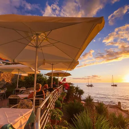 Apartament With Swimmingpool, Wifi And Free Parking In