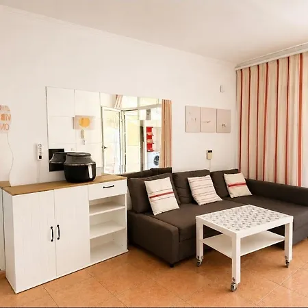 With Swimmingpool, Wifi And Free Parking In *